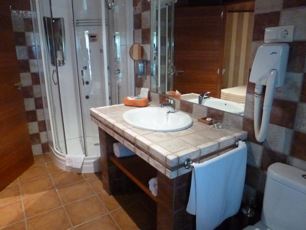 Hotel H Con Encanto Binéfar Chambre photo