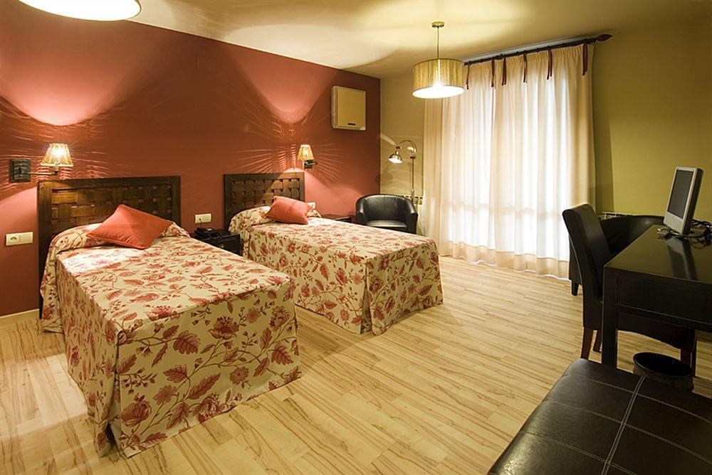 Hotel H Con Encanto Binéfar Extérieur photo
